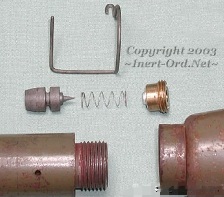 同样是聚能破甲弹，为啥有的能打穿300mm装甲，有的却连100mm都打不透？
 