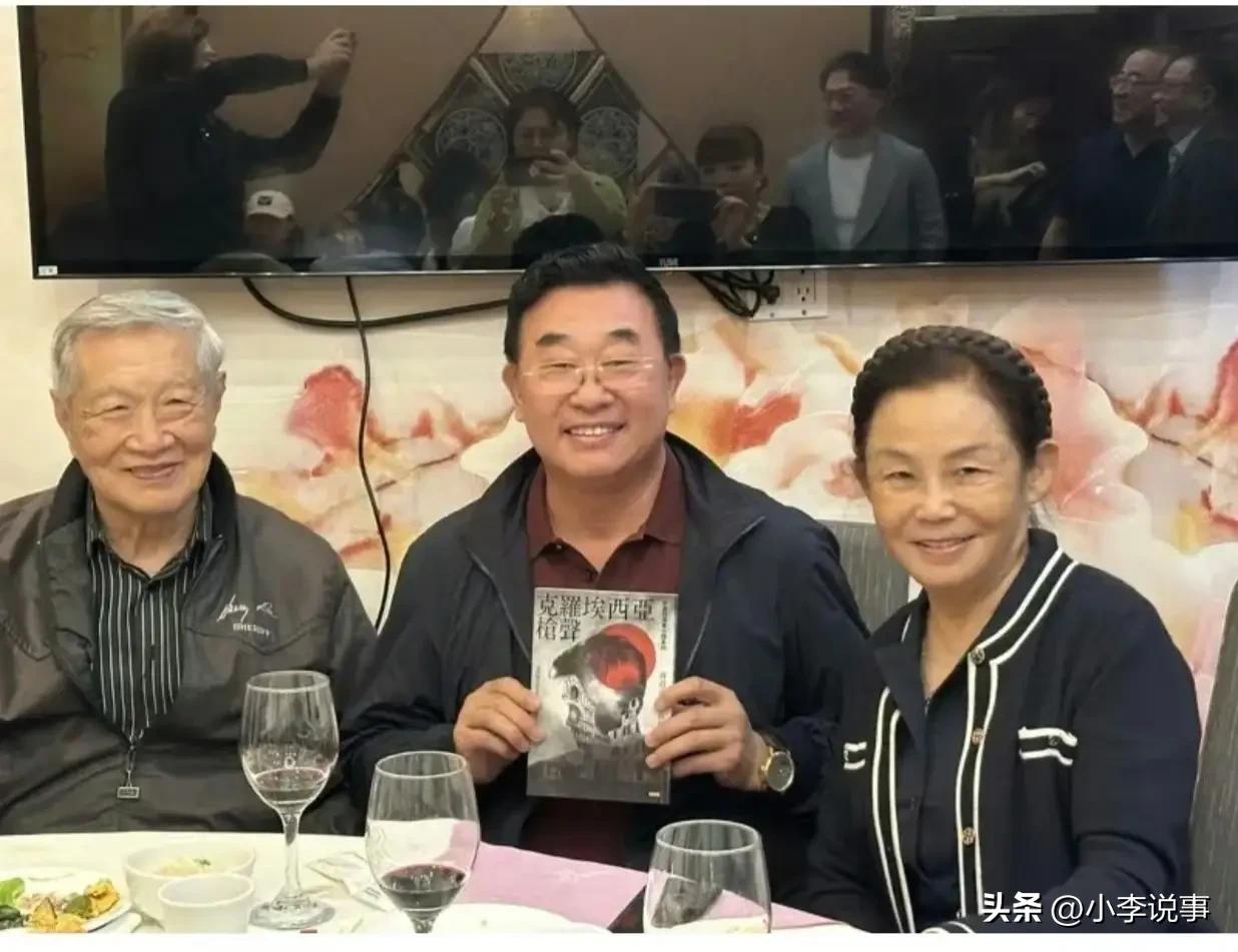 靠着老爹名气蹭热度的子女为啥这么多？看完李昌钰一家人瞬间就懂了。
 
不少名人孩