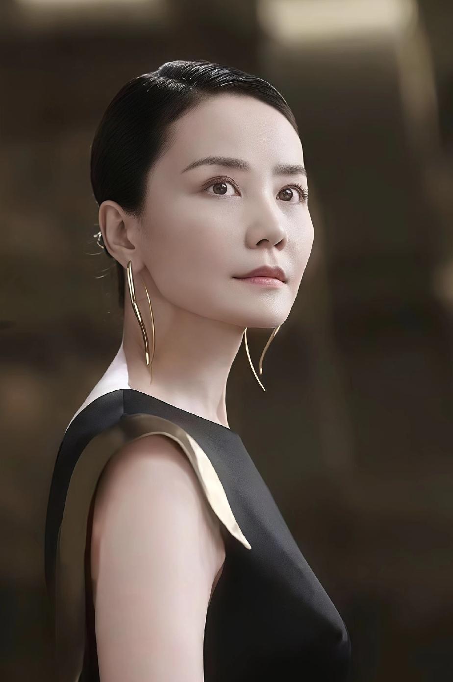 年老色衰的王菲🆚清纯甜美的张柏芝！
不知谁更幸福？
命运真是捉弄人啊，
两位天