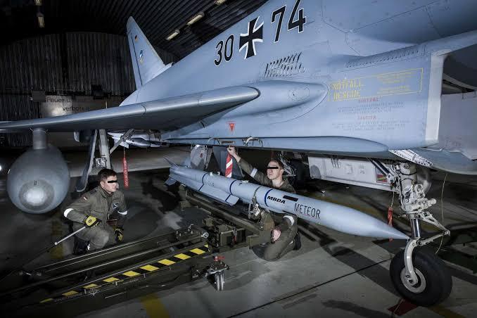 德国宣布从联邦国防军库存向乌克兰提供数百枚AIM-9"响尾蛇"空对空导弹

德国