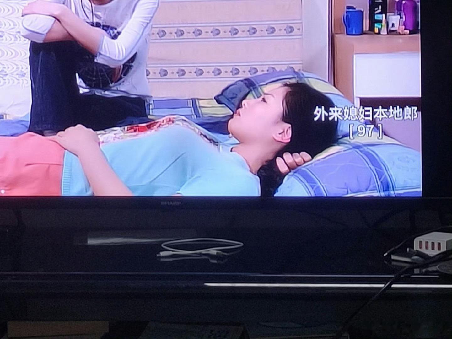 外来媳妇本地郎看到的38刘涛最性感的时候一般女性是不愿意躺着出境，因为胸部会下垂