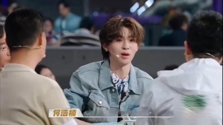 吕严14个汉堡王迅11个馒头天才厨人 吕严爬山能吃十几个肉夹馍，王迅部队一顿11