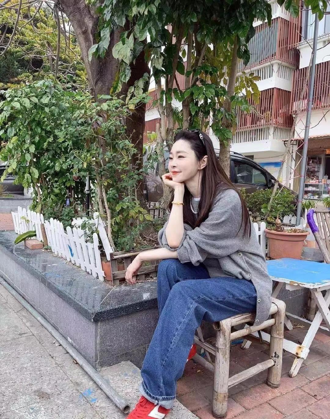 微头条爆款文案合集
 
 
 
1. 颜值吸睛版
 
宋轶这状态是吃了“单身快乐