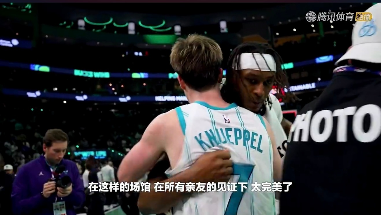 今天的NBA真的是名场面扎堆！湖人客场123-120险胜猛龙，老詹连续1297场