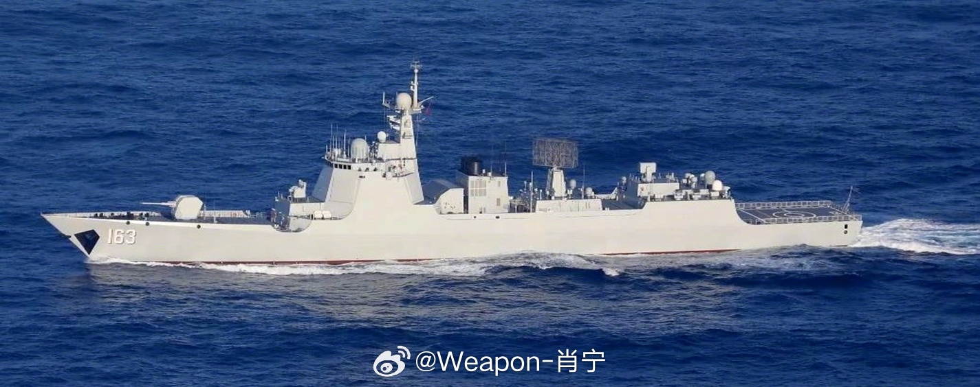 #兵器影像[超话]# 葡萄牙海军P-3C巡逻机拍到的中国海军焦作舰和洪湖舰。 ​