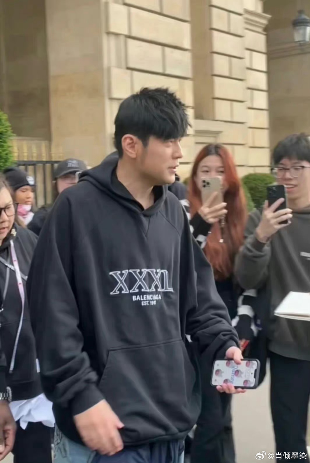 北京杰迷演唱会散场直奔KTV大合唱 别人散场回家，杰迷散场冲KTV！全场循环周杰