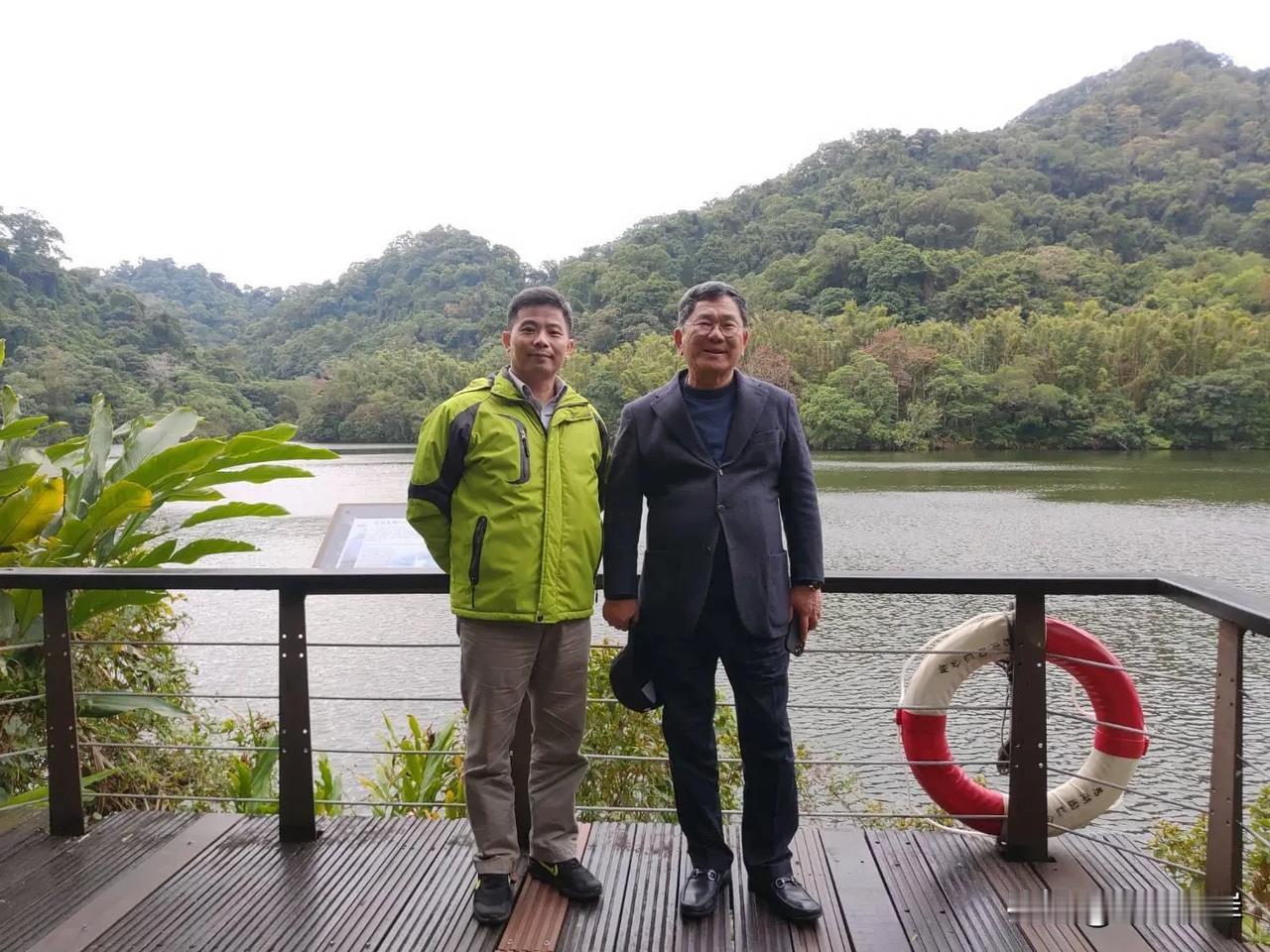 民进党的“嘉义王”陈明文终于从民意代表位置上卸任下来了。这次他不是败选，而是传位
