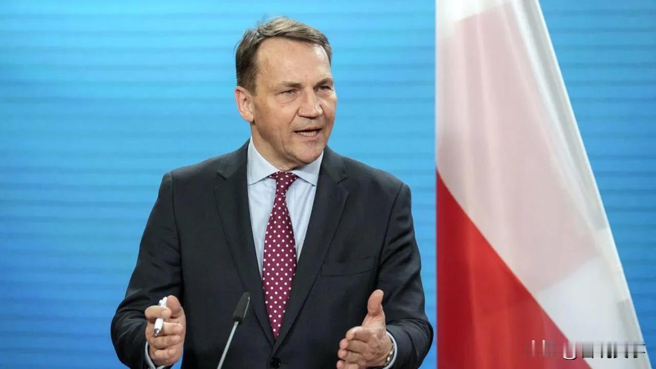 “乌克兰必须在俄乌冲突中取得胜利，才有资格成为北约成员。”
波兰外交部长拉多斯瓦