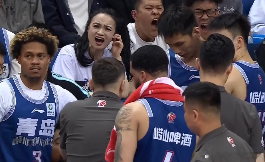 CBA季后赛首轮G1球队三分命中率：青岛18.8%（32中6）浙江18.8%（3