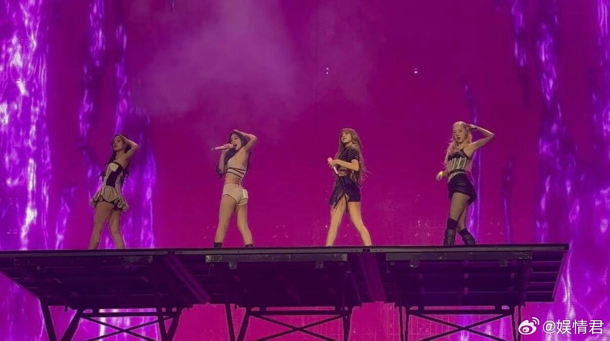4位真的久违了BLACKPINK演唱会4位真的久违了，终于又看到了四个人合体 ​