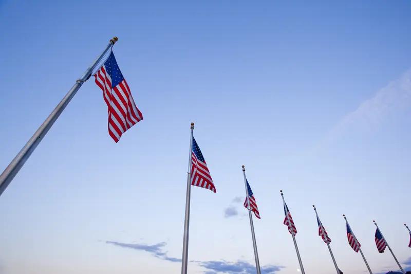 看看美国政府对外政策都发生了什么，首先看看美国现政府是如何对待美国传统盟友的：戏