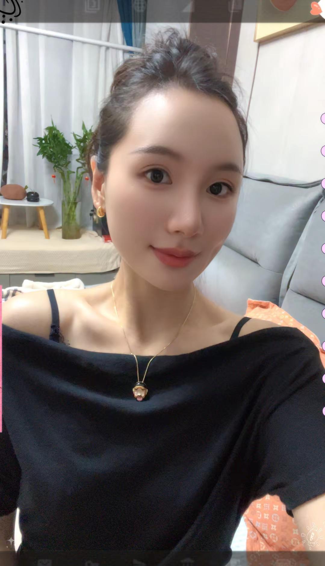 一路走过来谈何容易，上了一课又一课，断我纯真，杀我幼稚，磨我心智，练我筋骨！你两