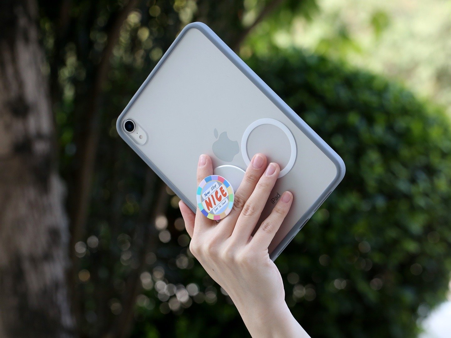 iPad mini7 这种单手握持的方案还挺舒服[嘻嘻]左边和右边双磁圈设计，可