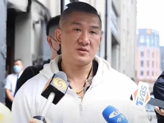 馆长这次来大陆内蒙古，可把他高兴坏了，不止是因为能在大陆拍广告赚钱了，还能在内蒙