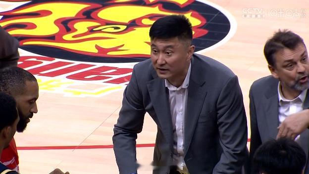 王世龙：你打啥我就打啥，我今天有篮，你有吗[二哈][二哈]杜锋：算你狠 