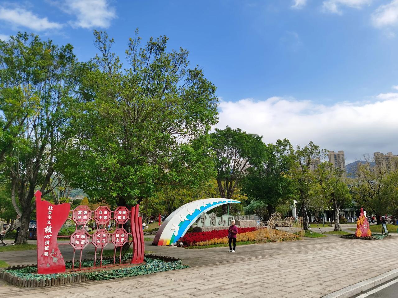 【周末小朋友休闲好去处  牛岗山公园】 

福州的牛岗山公园，一个隐藏在城市中的