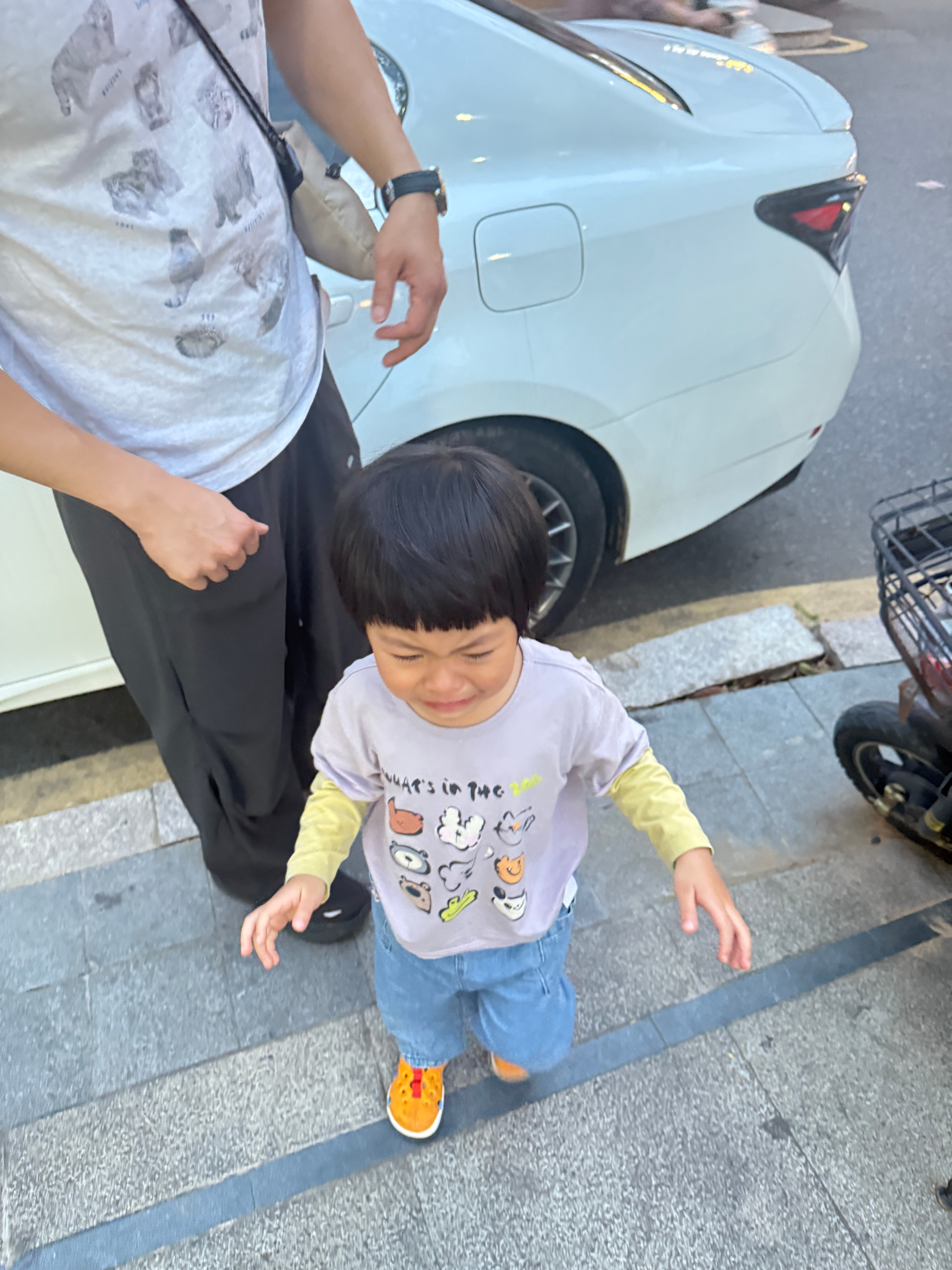 很多年前看过一部韩剧叫人鱼小姐，里头有一句台词我至今记得：没有拧得过孩子的父母不