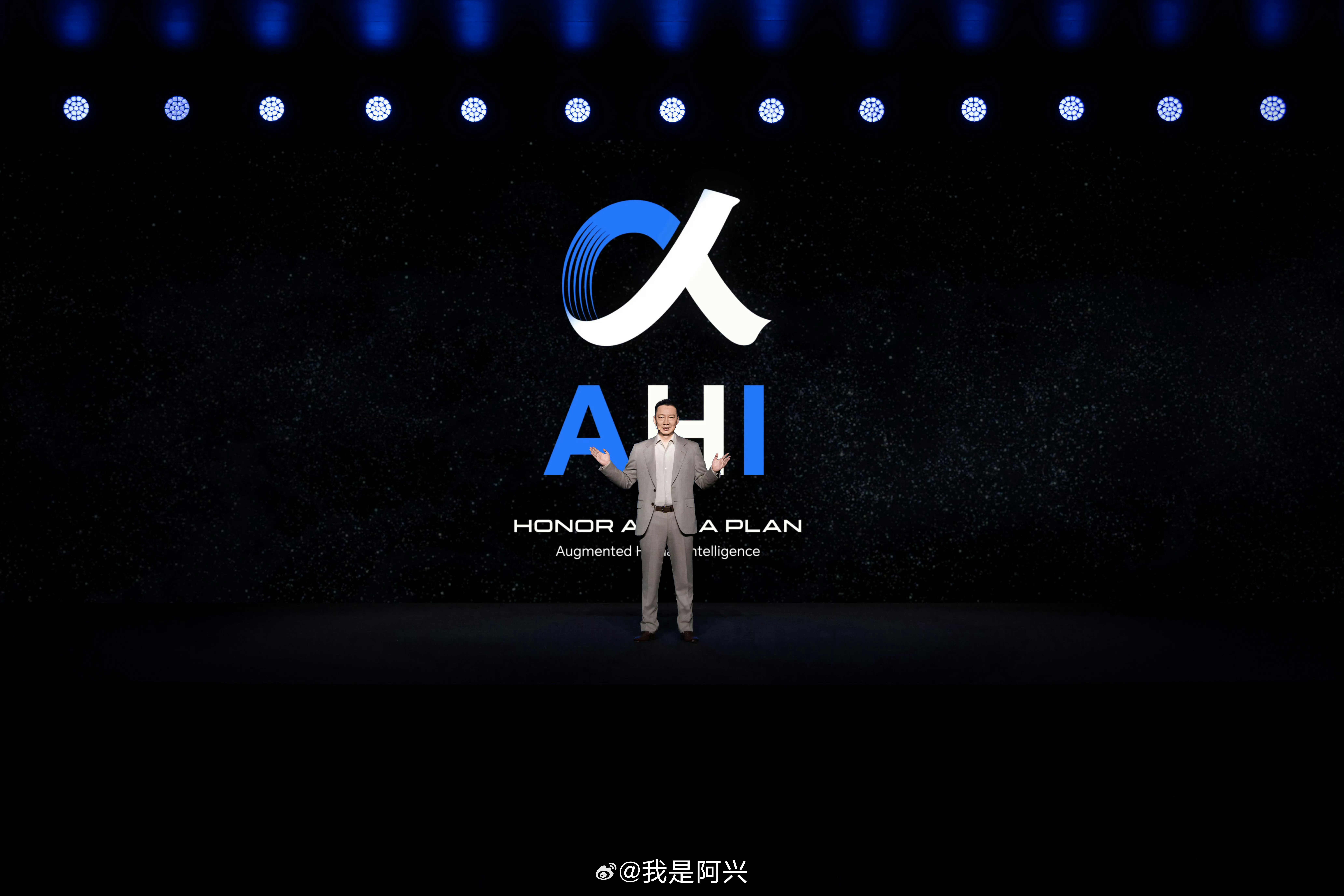 荣耀Robot Phone这次大家可能没注意到，荣耀Robot Phone 那款