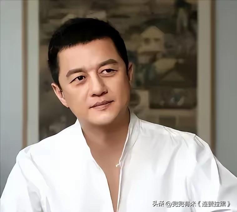 李嫣做梦都能笑醒，
原因很简单，
李亚鹏这一离婚，终于不用
和妹妹，平摊仅有的父