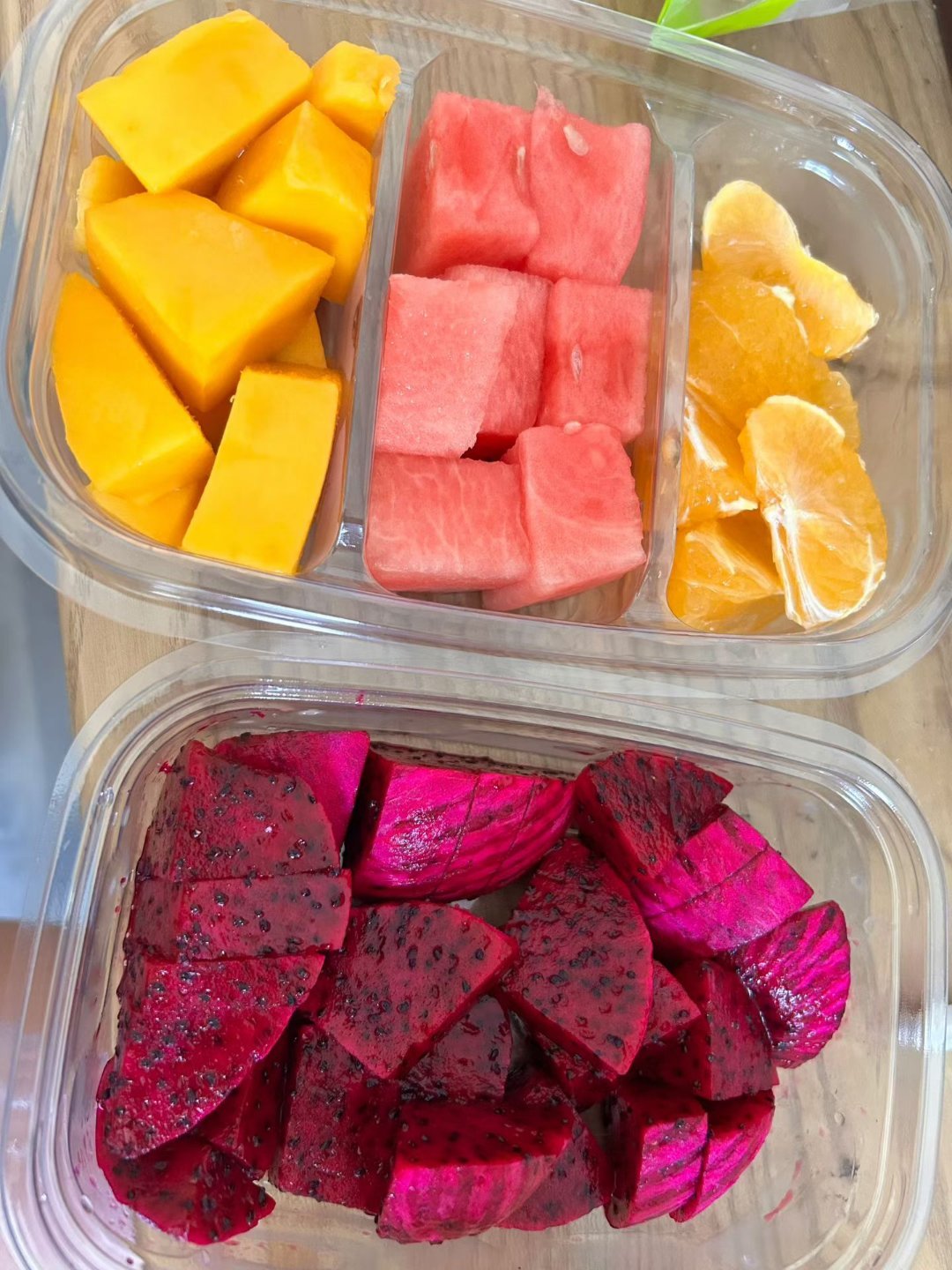 大半夜又吃了点水果，最近真是食欲大增啊～ 