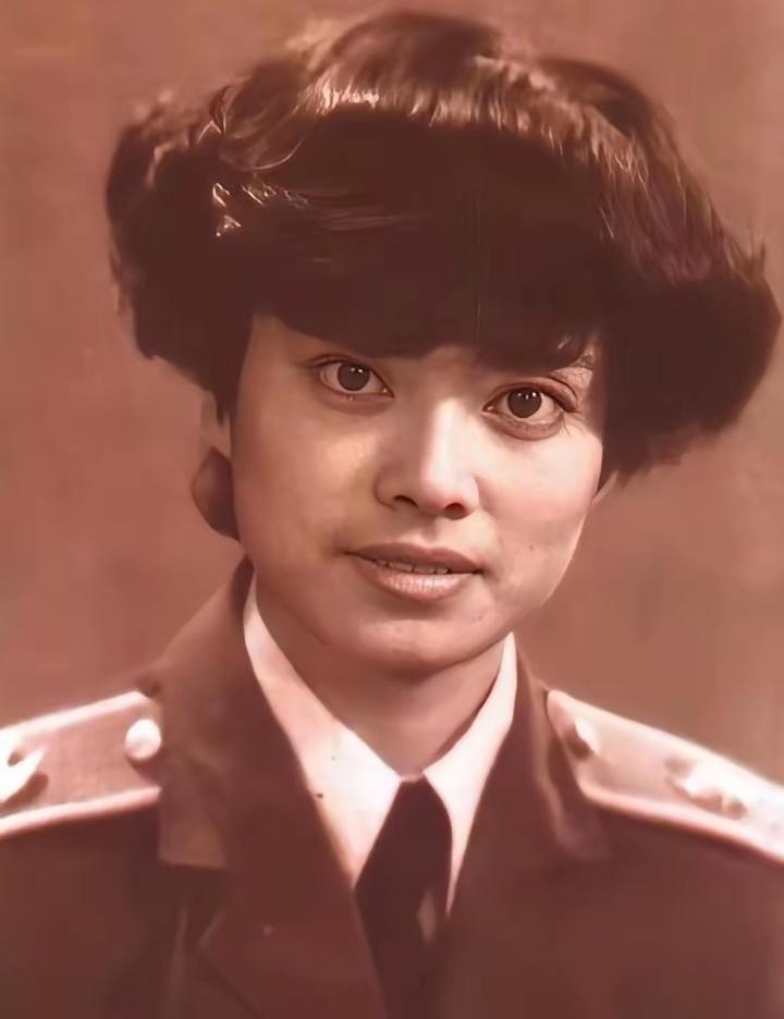 你能认出她是谁？