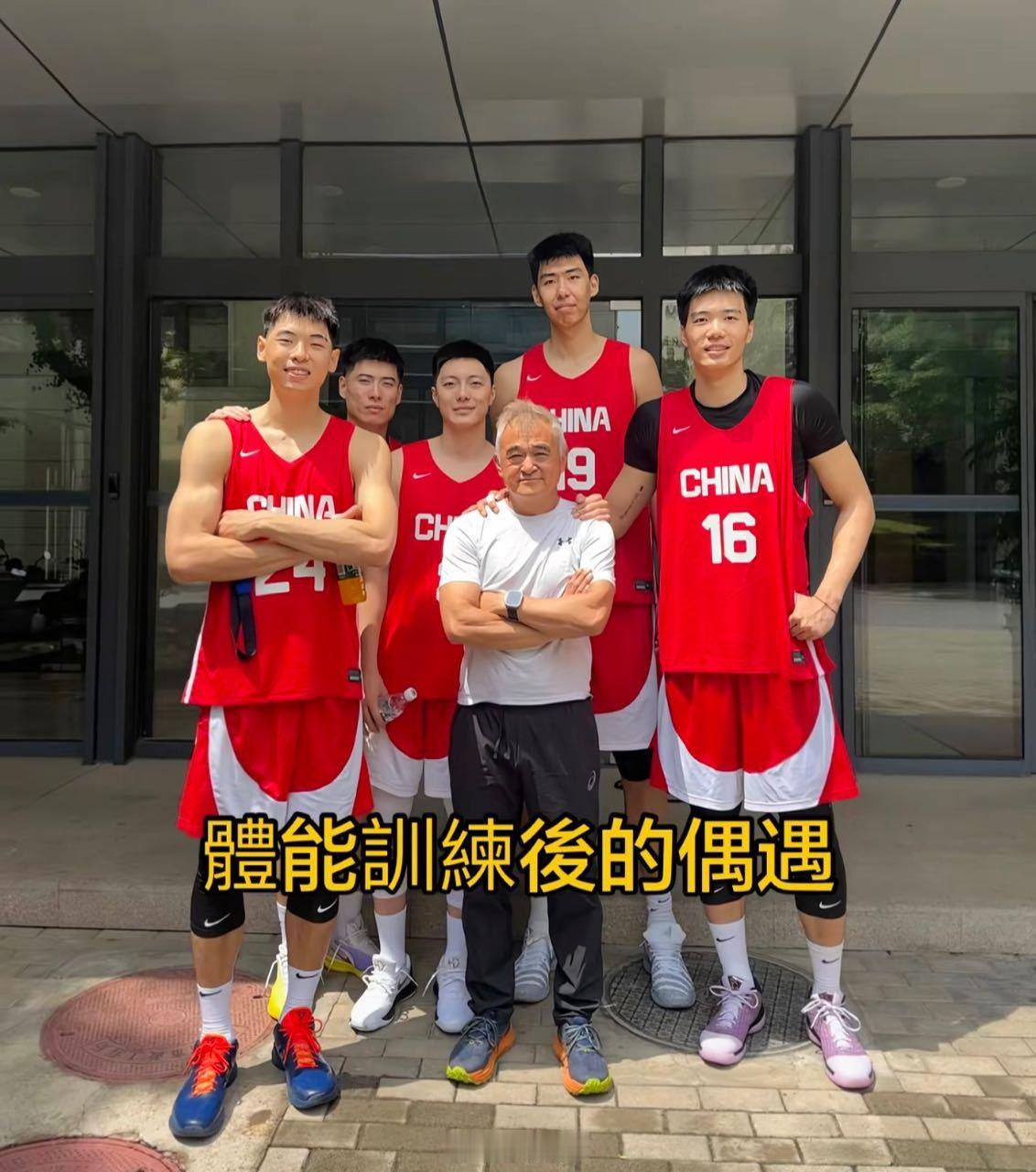 这样的首发阵容打CBA，效果如何？中国男篮中国男篮