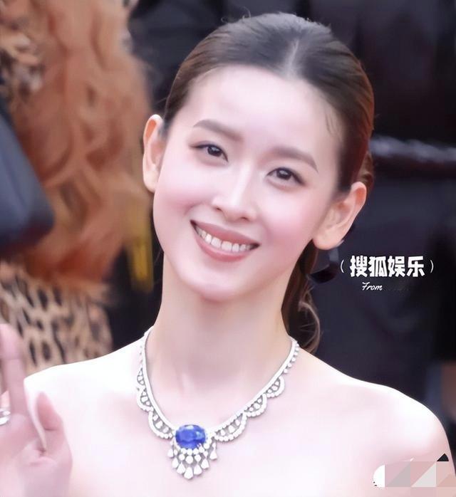 有人质疑章泽天，老公刘强东身价亿万，为何还要出来刷自己的存在感，招来一通吐槽，其