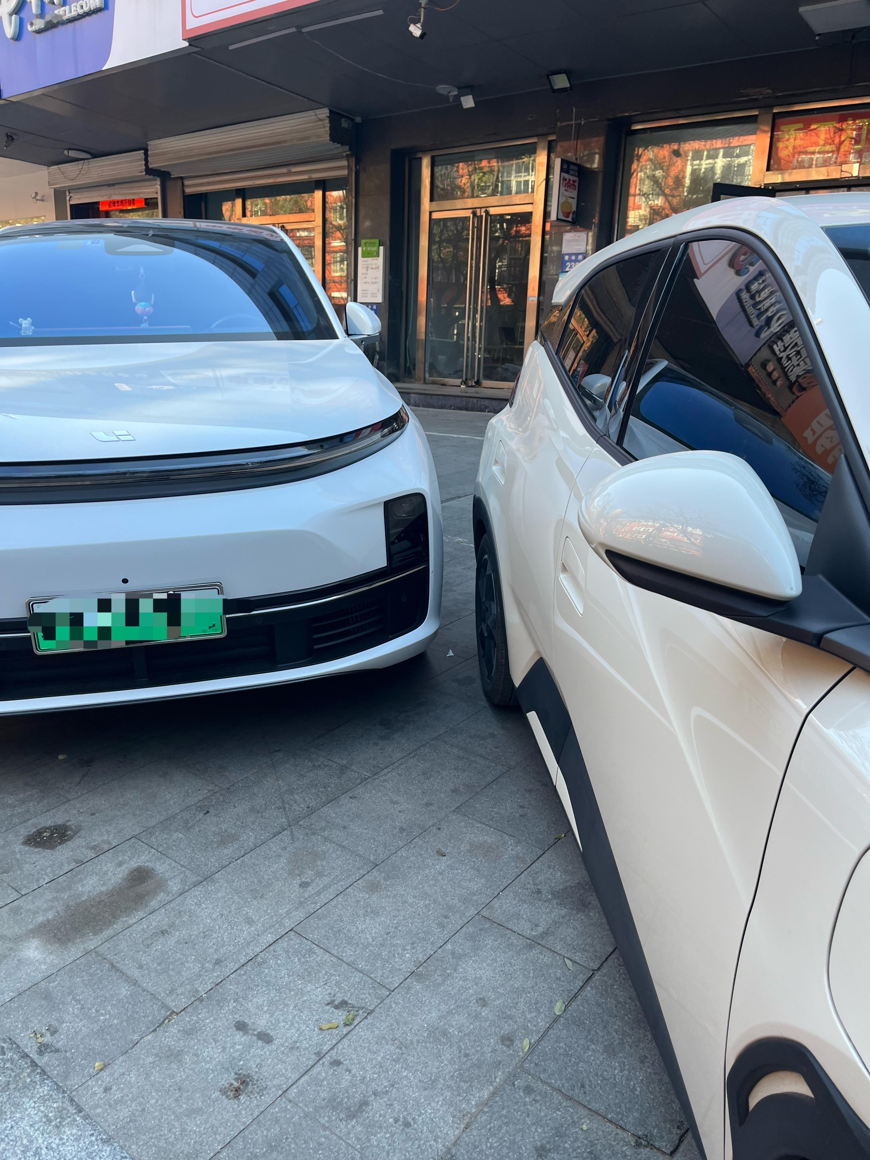 还是小车最适合国内市区通勤，太挤了[允悲] 