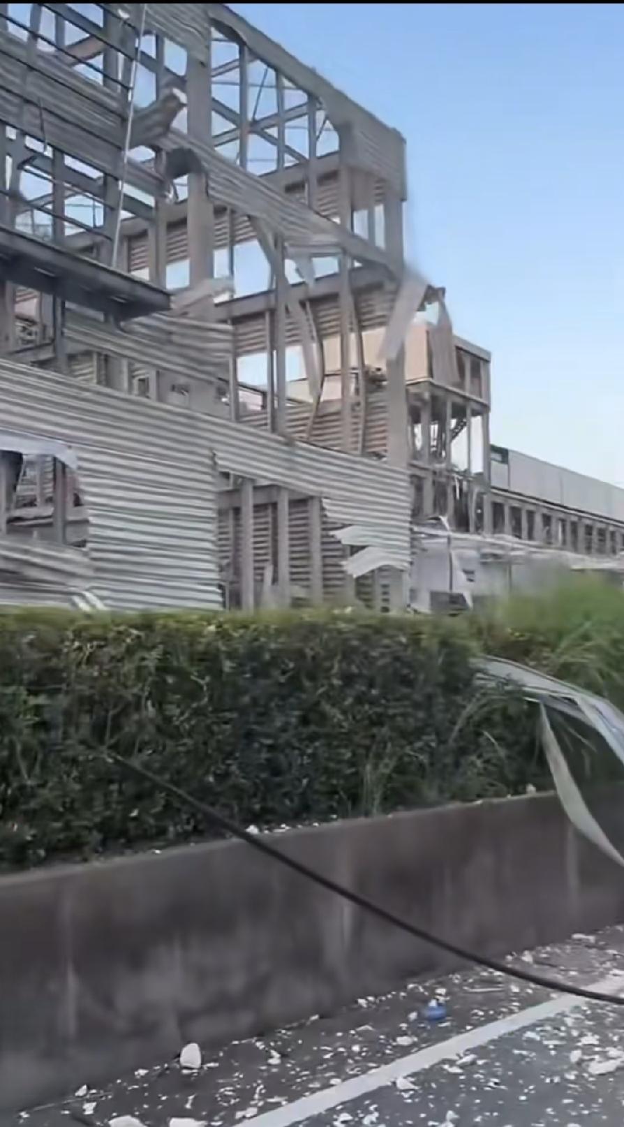 日本熊本地震，爆炸后的永旺购物中心，华人网友实拍，房子都成空壳了，一片狼藉，像被