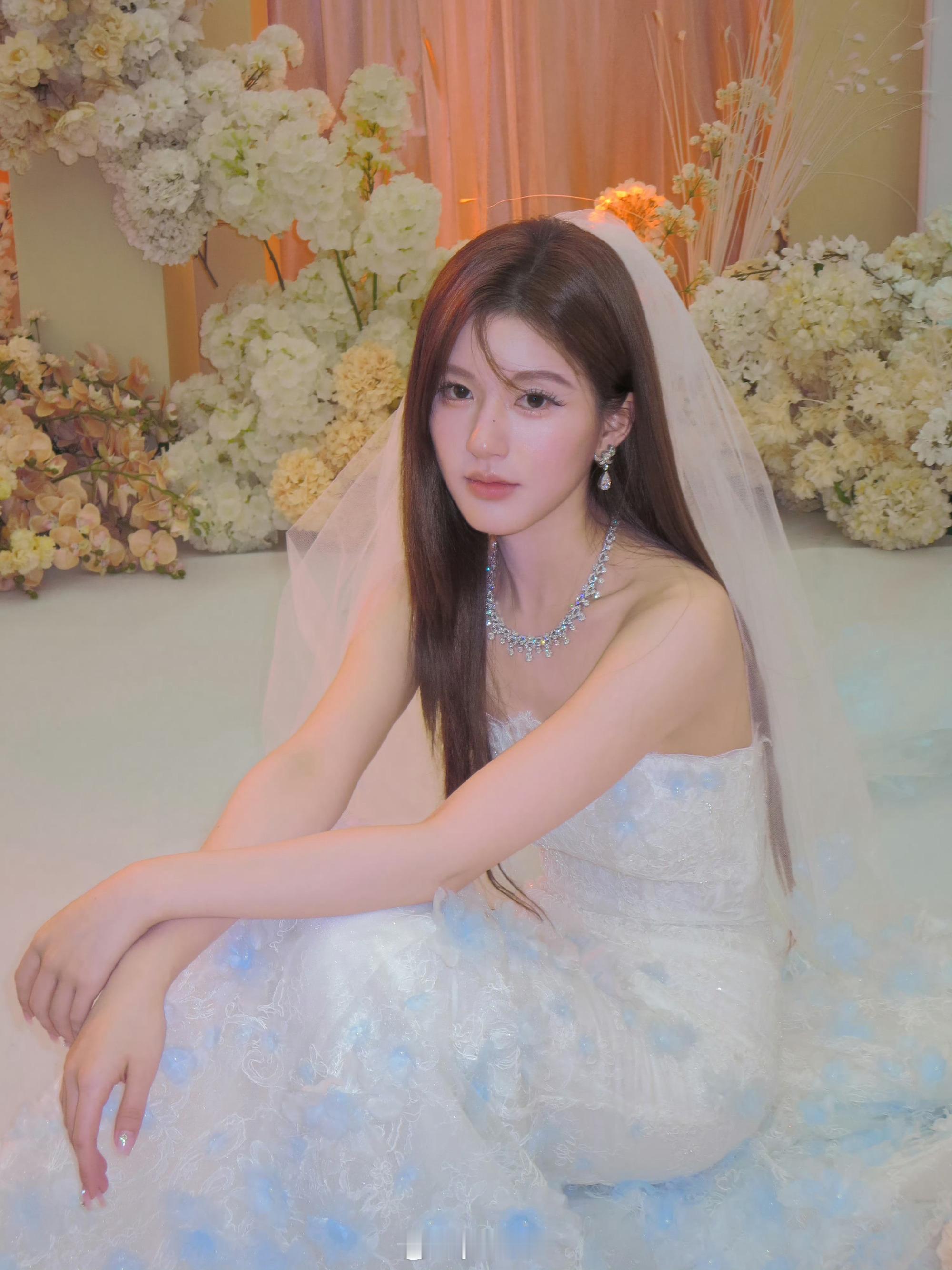赵露思这组婚纱照真的美！ ​​​