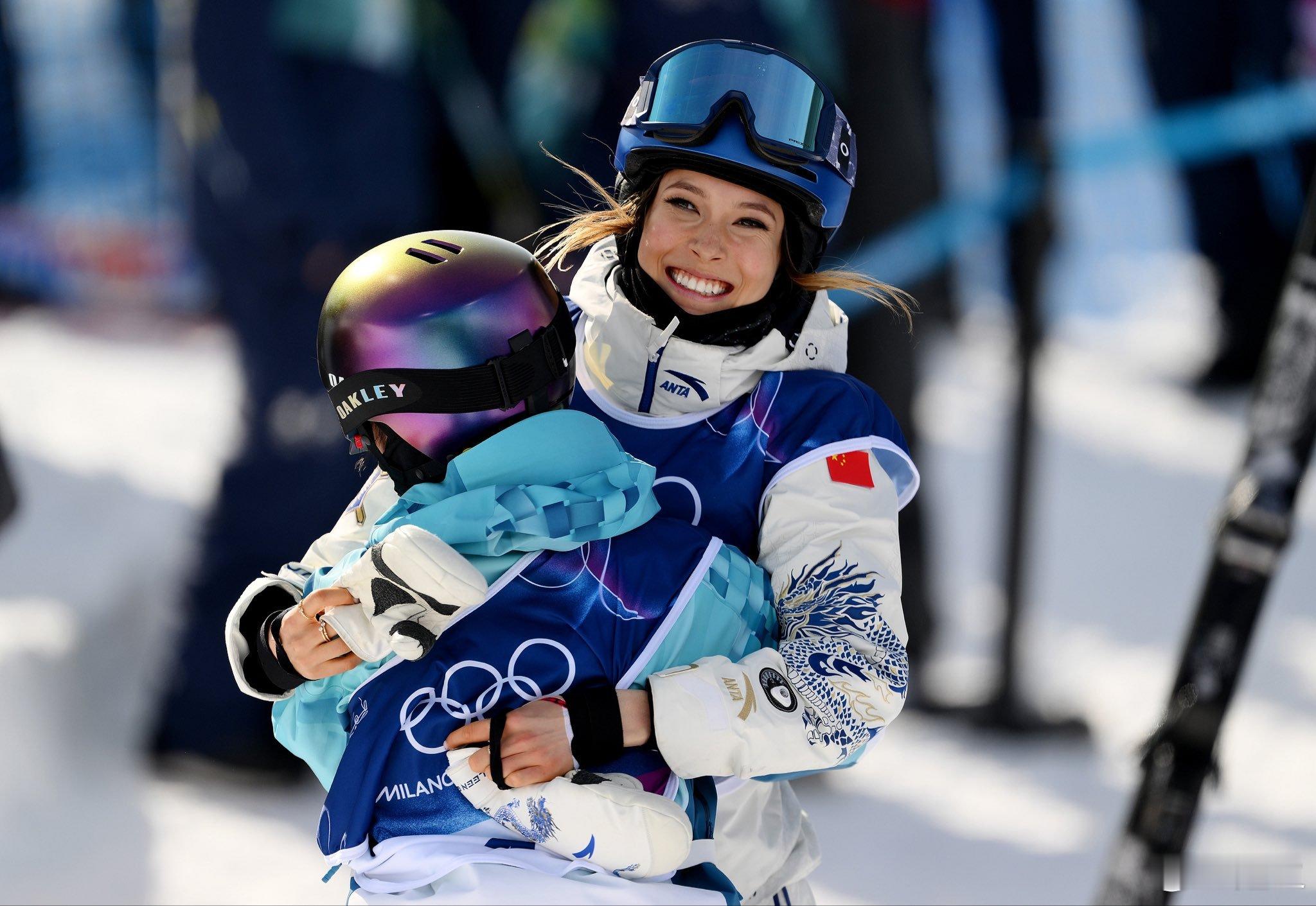 谷爱凌金牌比起苏翊鸣那边，这边中国的优势项目不只有谷爱凌，李芳慧也拿到了这个项目