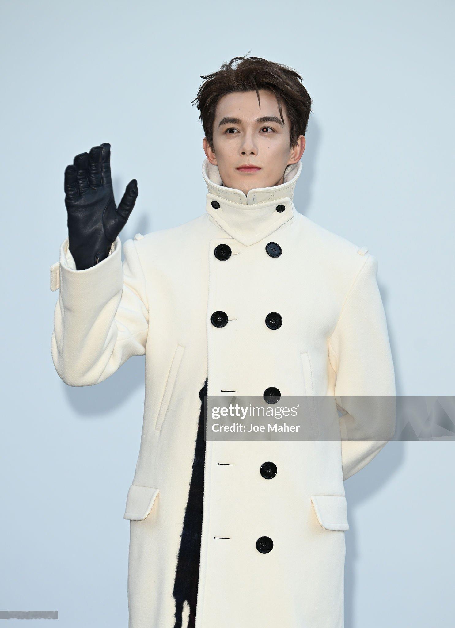Burberry 2027夏季系列时装秀吴磊  张婧仪  叶舒华三位的生图状态过
