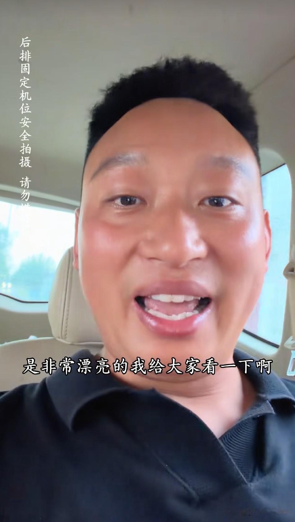老表是一个非常善良的人，知道树兰一个人照顾两个人太累了 ，每天往返接三行来家里玩