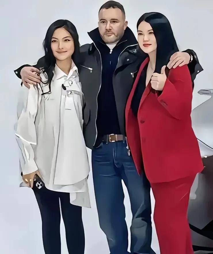 图中李湘和她的女儿我们都认识，那位男士是谁？这位外国男士看来跟她们关系很密切，李