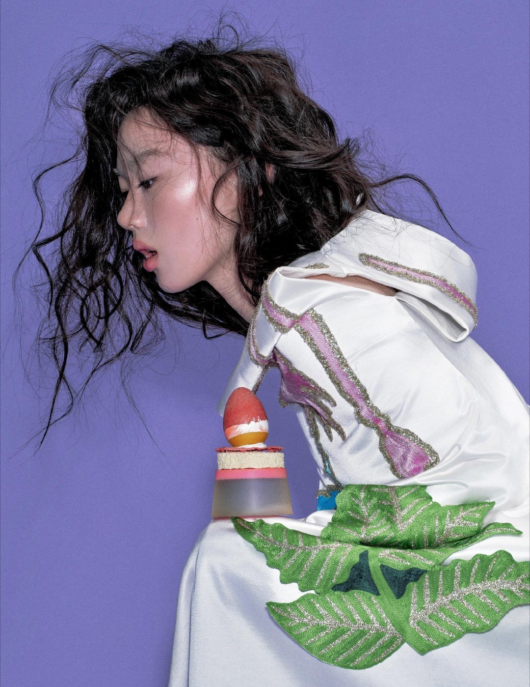 单依纯时尚灵感解读时尚头排客 单依纯生日写真，穿上了今年的第27套高定，也是与I