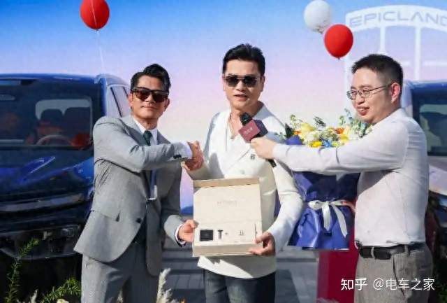 郭富城 001 号车主交车 奕境 X9 松山湖开启百城集中交付