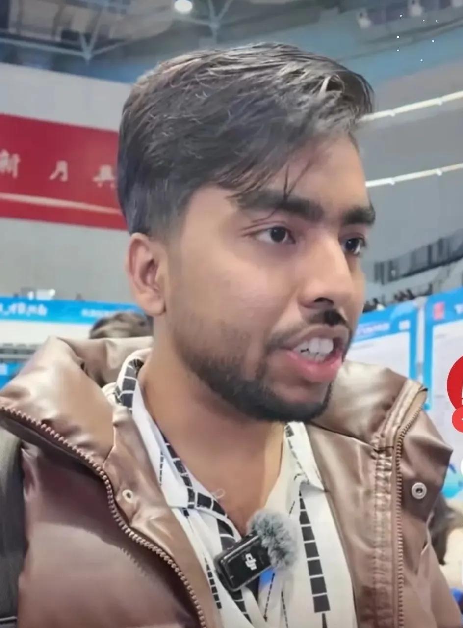 天津招聘会这幕太炸了！孟加拉国留学生一口流利中文喊着“想留中国，机会太多”，直接