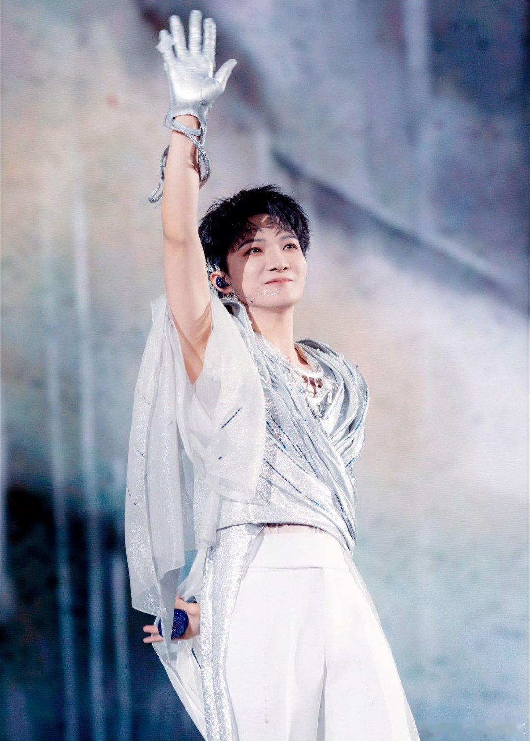 周深新歌今天的我们周深今天的我们首唱舞台 锁定央视五一晚会！周深《今天的我们》首