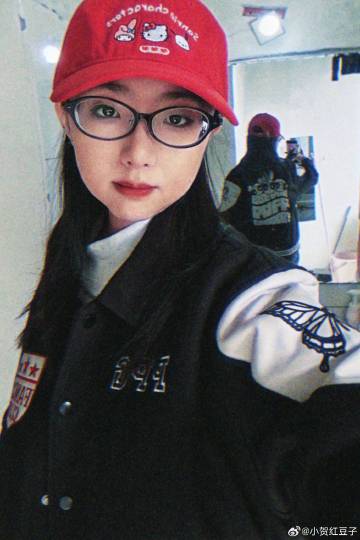 我不说你们可千万要注意到我衣服背后是飞天小女警啊！🙊<br />然后...