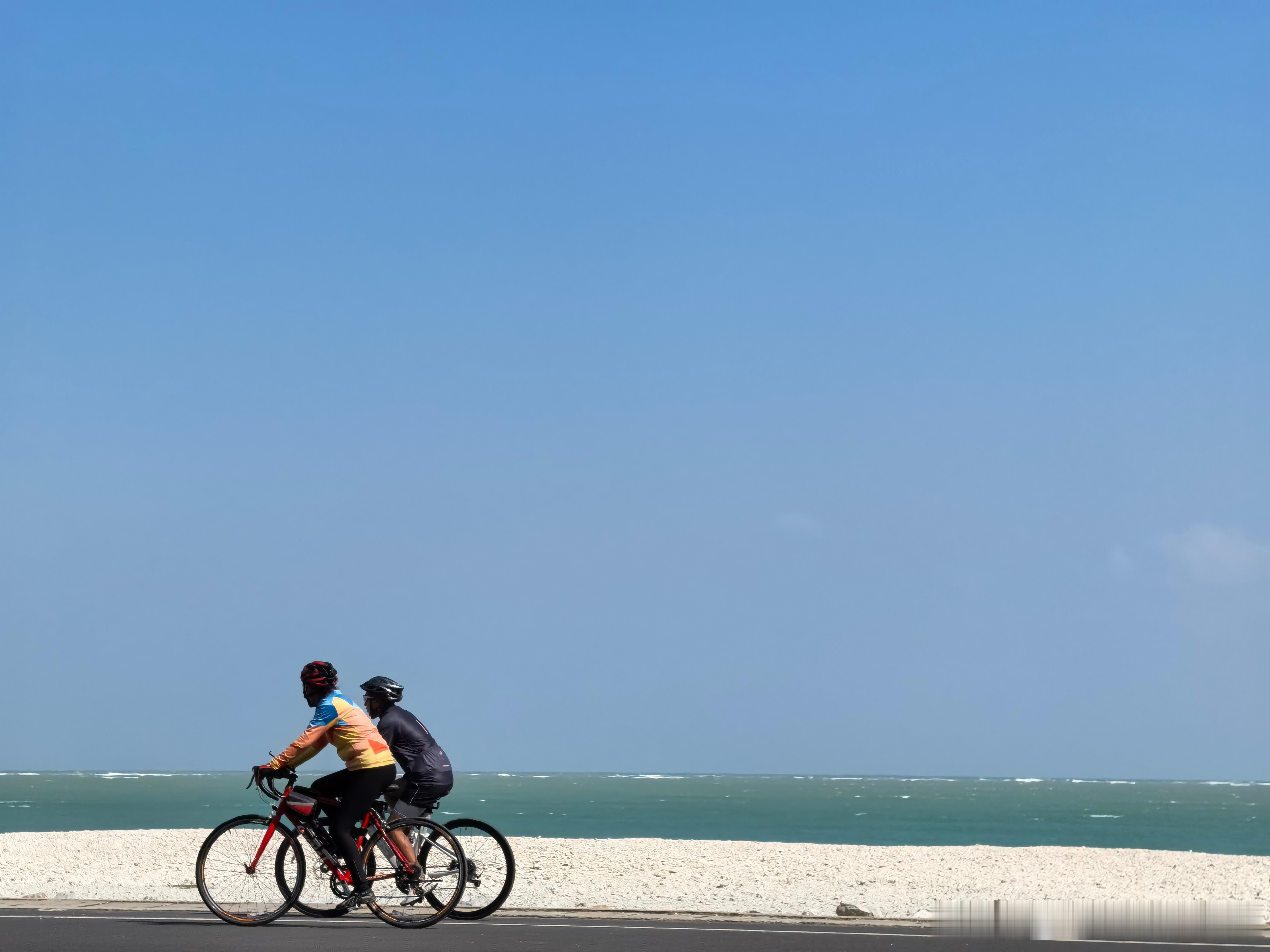 沿海南岛旅游公路，从海口到万宁，一路风景如画卷[good]，各种当地小吃美食，海
