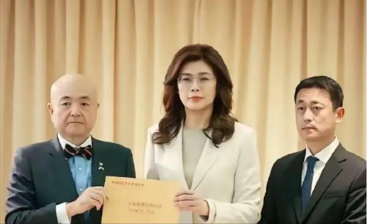 日本地震台捐款名单曝光：赖清德20万，萧美琴20万，郑丽文100万。
看很多人都