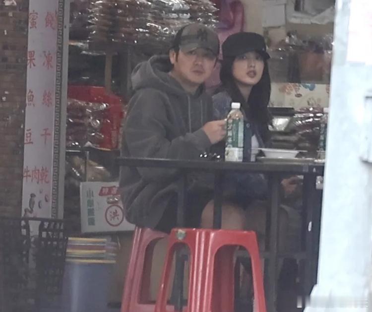 曹格带女生与友人吃饭曹格新恋情？ 