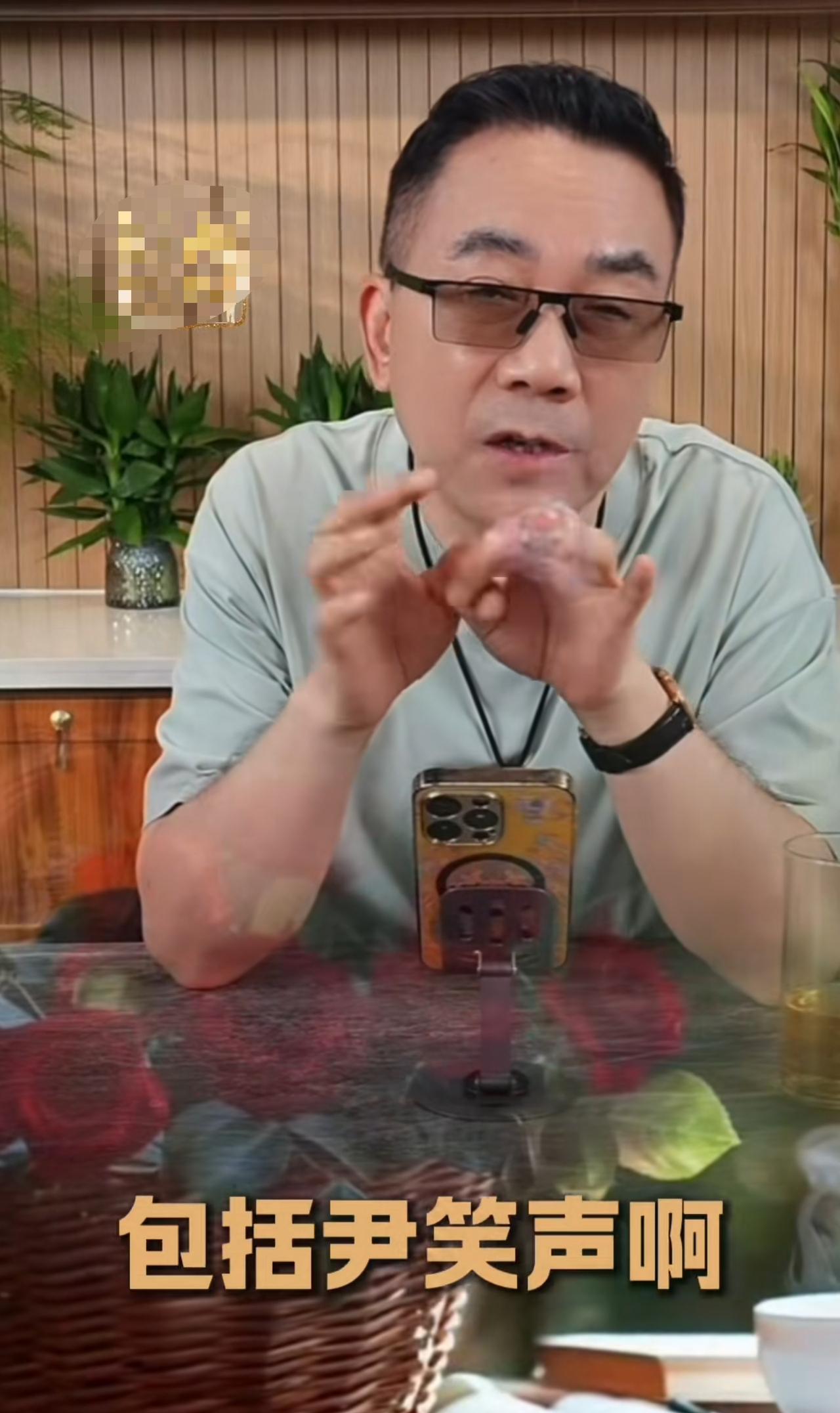 郭德纲遭遇风波后，杨议便开始火力全开，狠起来连自己亲大哥杨威都骂。杨议与郭德纲之