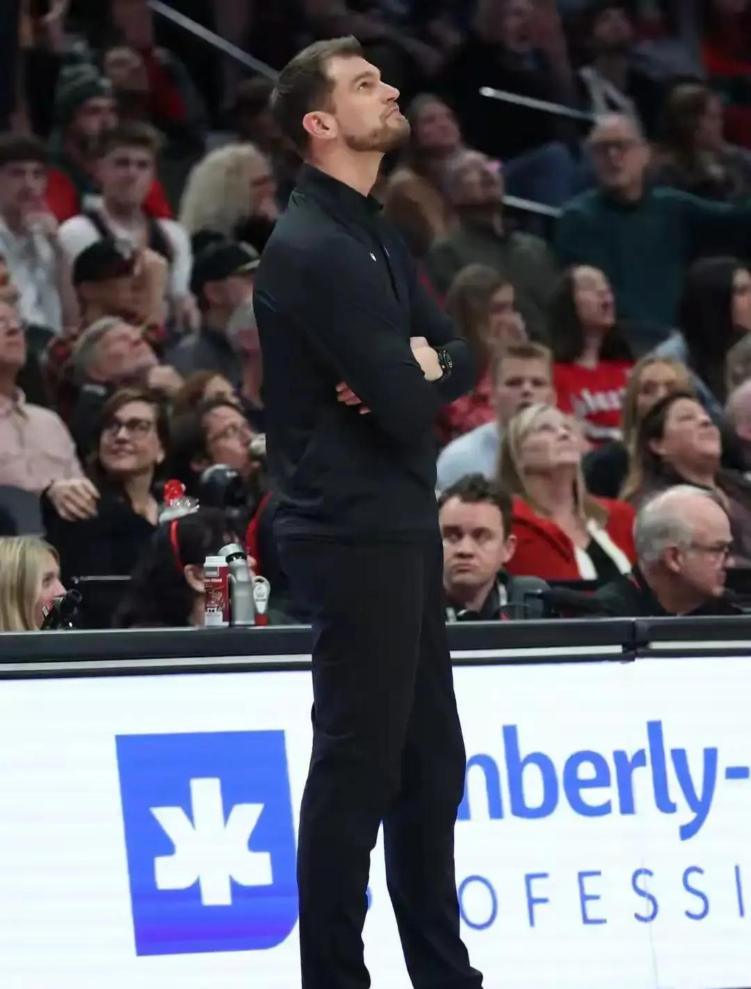 克林根三分31%还硬练？开拓者快把状元练废了
 
他每场扔2.8个三分，命中率比