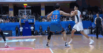 王洪泽助攻徐杰空切，助攻对大个新秀很重要

得分最容易，防守最难，当然包篮板球、