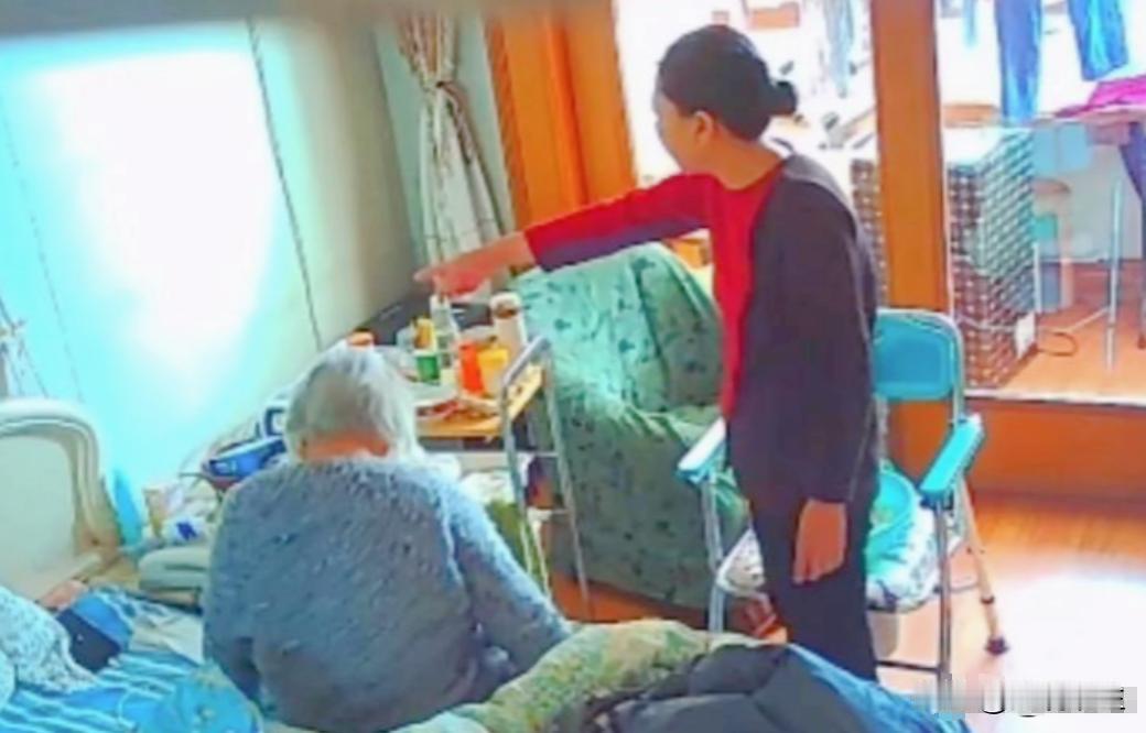 上海一女子回国探望公婆，保姆却不让他们进门，女子觉得奇怪，想了很多办法终于见到了