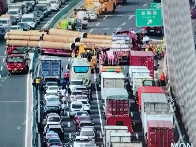 上海徐浦大桥突发连环车祸！货车冲入对向车道，5车相撞1死2伤
