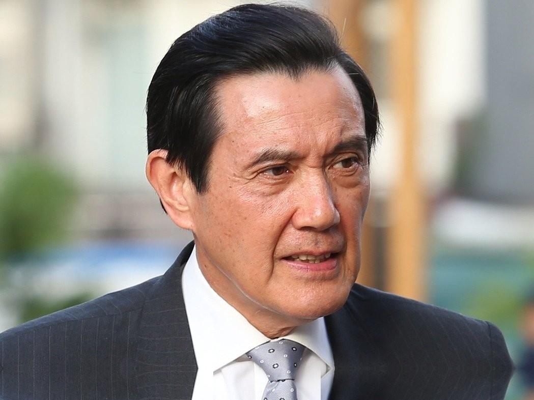 “马英九如今估计肠子都悔青了！他后悔的不是多次到访大陆受到高规格接待，也不是公开