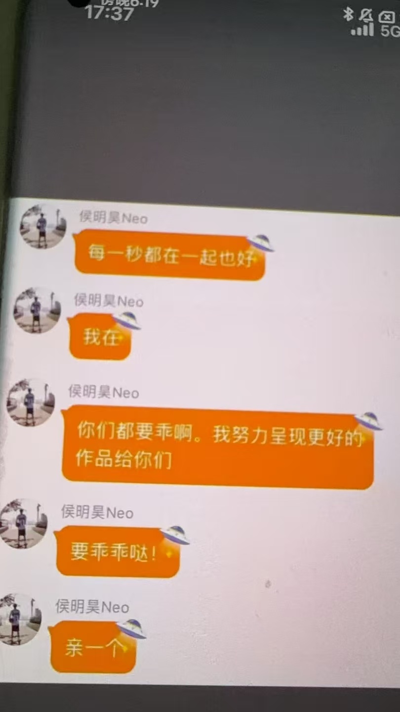 要乖乖哒亲一个 