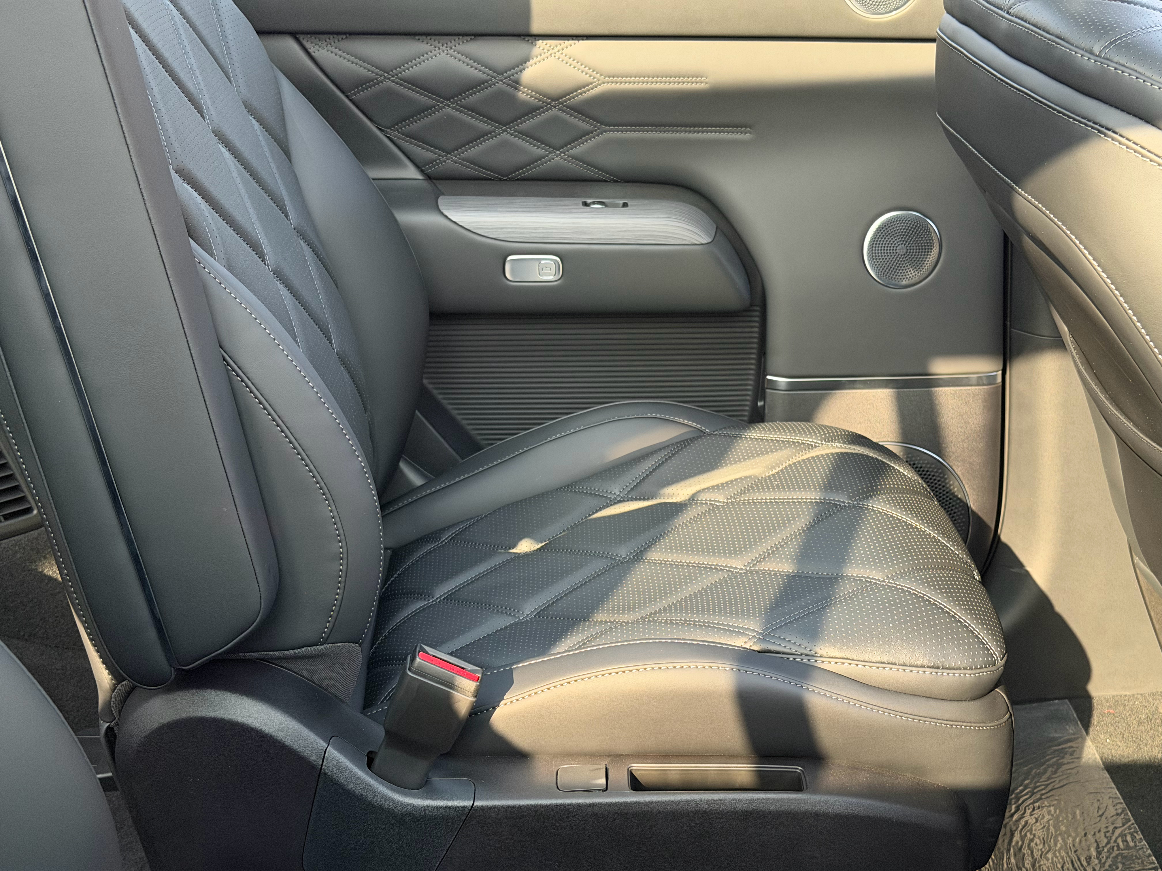 前两天在西安参加了风云T11的上市品鉴会，风云A9L光辉版也同场亮相。简单说，风